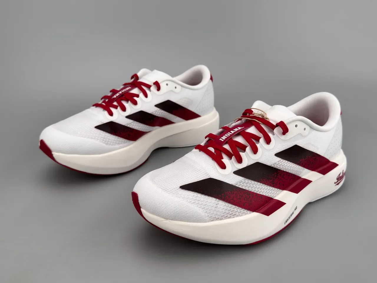 Adidas 白色 勃艮第 工程网面 渐变酒红色至黑色条纹设计 跑鞋 9