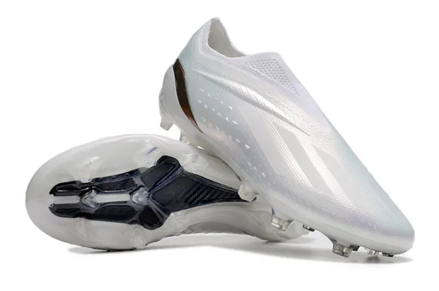 Adidas Chaussures de Football Blanc Vert Coupe Basse Upper Ajusté Chaussette Rayure Talon Iridescente Terrain Firme 4