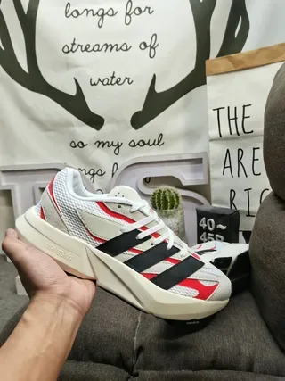 Adidas 白红厚底雕塑中底 网面和合成材料覆盖构造的生活方式运动鞋 5