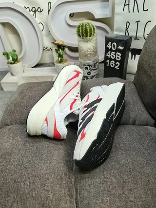 Adidas 白红厚底雕塑中底 网面和合成材料覆盖构造的生活方式运动鞋 6