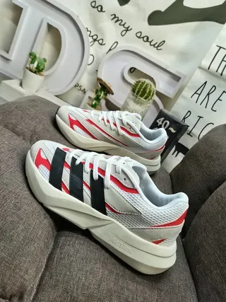 Adidas 白红厚底雕塑中底 网面和合成材料覆盖构造的生活方式运动鞋 7