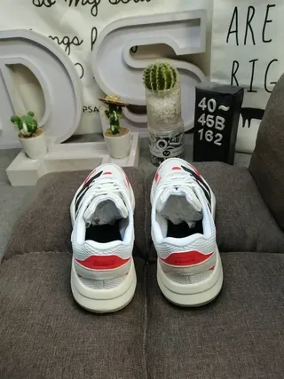 Adidas 白红厚底雕塑中底 网面和合成材料覆盖构造的生活方式运动鞋 8