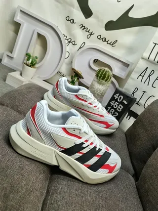Adidas 白红厚底雕塑中底 网面和合成材料覆盖构造的生活方式运动鞋 9