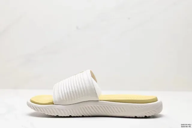 Adidas Blanc Jaune Semelle Ribetée Footbed Moulé Pantoufles 4