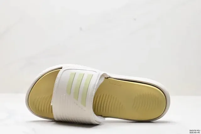 Adidas Blanc Jaune Semelle Ribetée Footbed Moulé Pantoufles 5