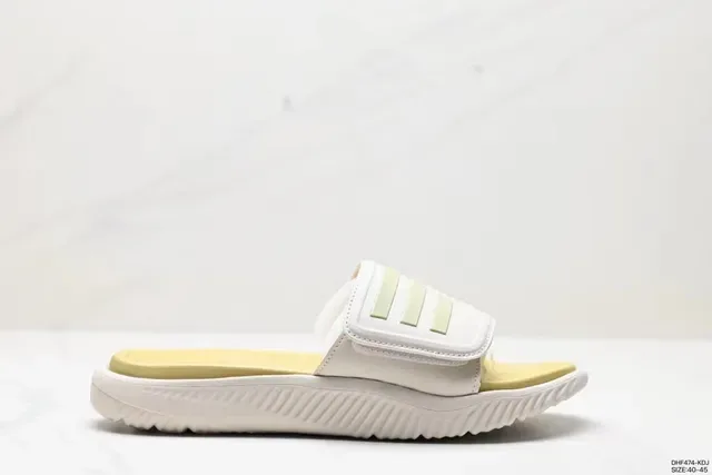 Adidas Blanc Jaune Semelle Ribetée Footbed Moulé Pantoufles 6