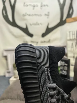 Adidas Yeezy Boost 350 V2 Zebra sneakers lifestyle 3