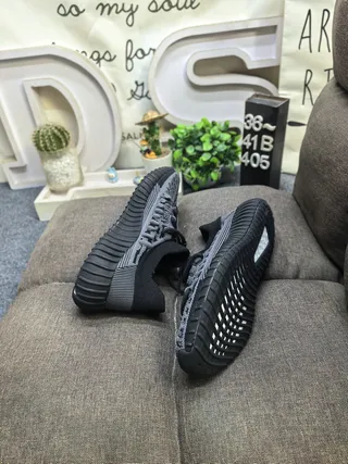 Adidas Yeezy Boost 350 V2 Zebra sneakers lifestyle 6