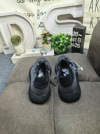 Adidas Yeezy Boost 350 V2 Zebra sneakers lifestyle 8
