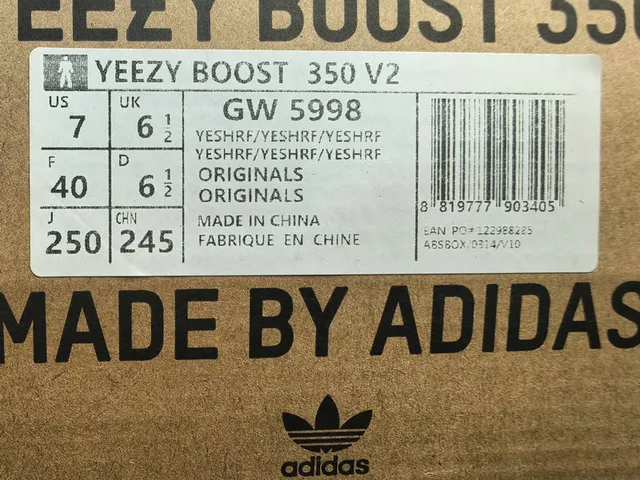 Adidas Yeezy Boost 350 V2 Zebra sneakers lifestyle 22