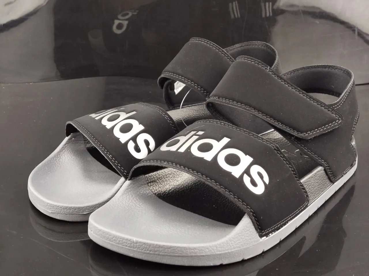 Adidas Yeezy Slide 黑色和灰色休闲凉鞋 2