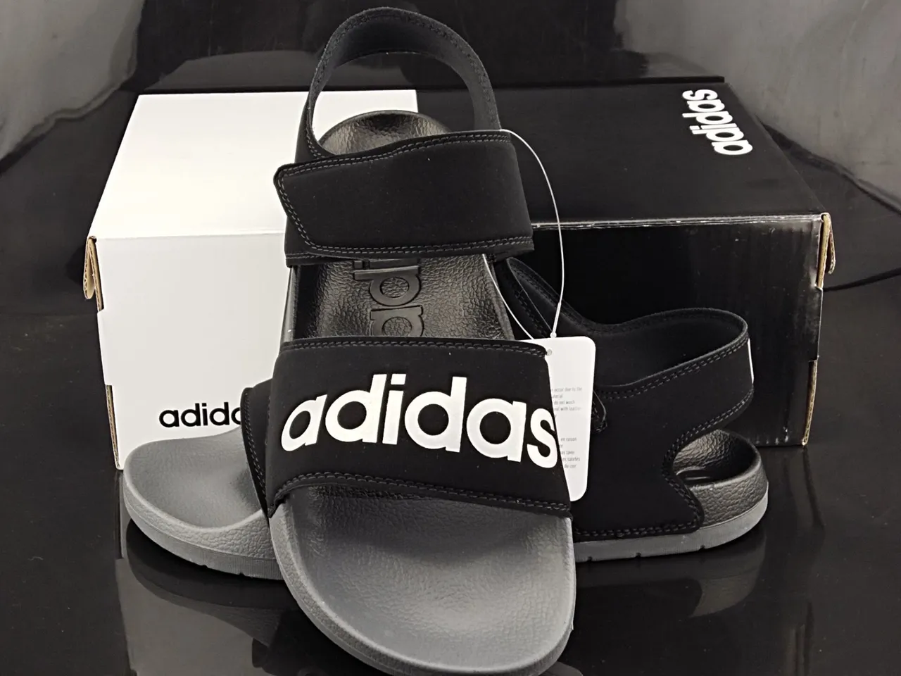 Adidas Yeezy Slide 黑色和灰色休闲凉鞋 3