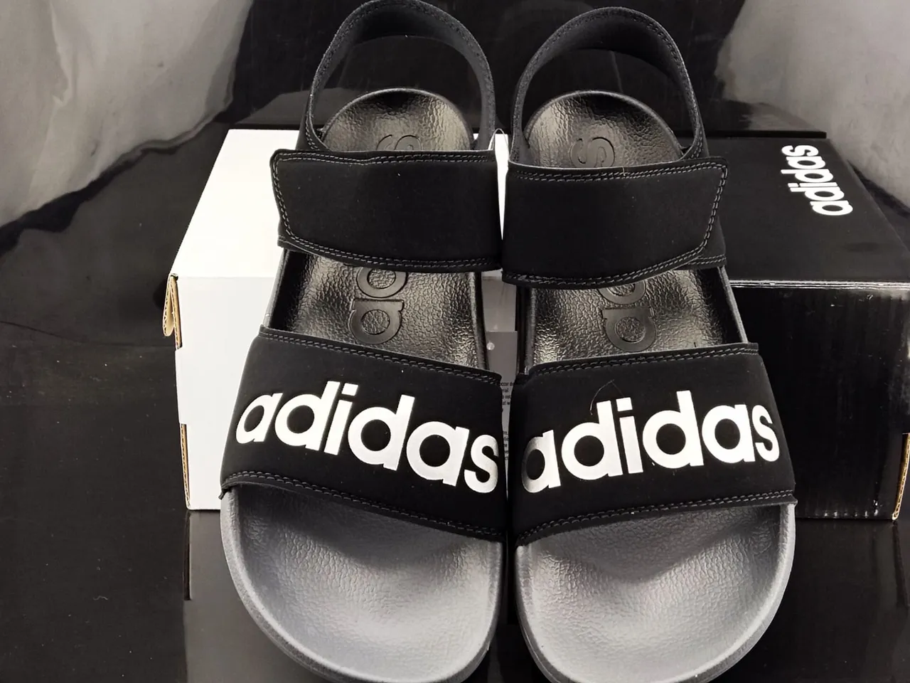 Adidas Yeezy Slide 黑色和灰色休闲凉鞋 5