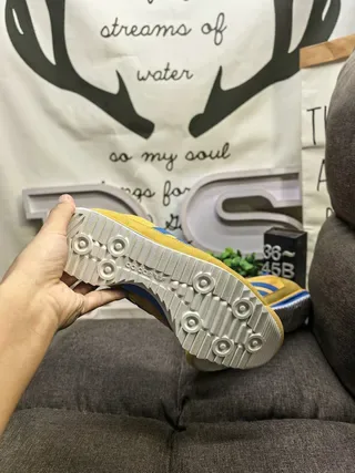 एडिडास पीली नीली Retro Runner Silhouette चमड़े और सिंथेटिक ऊपरी जीवनशैली स्नीकर्स 4