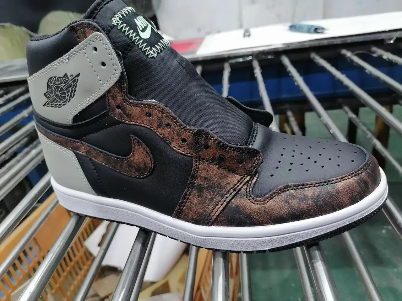 Air Jordan 1 High Top Negro Marrón Distressed Overlay Zapatillas de Baloncesto 3
