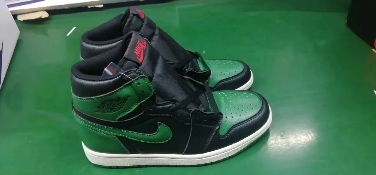Air Jordan 1 Tênis de Basquete Preto Verde 2