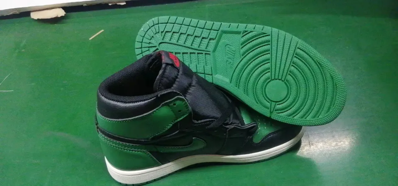 Air Jordan 1 Tênis de Basquete Preto Verde 4