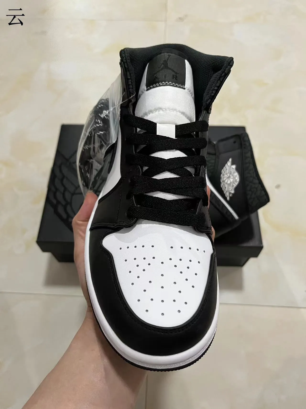 Air Jordan 1 Black White High-Top Textured Overlays Basketball Shoes 3