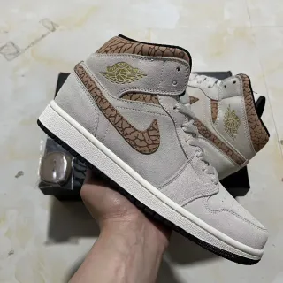 Air Jordan 1 High 米色大象印花篮球鞋
