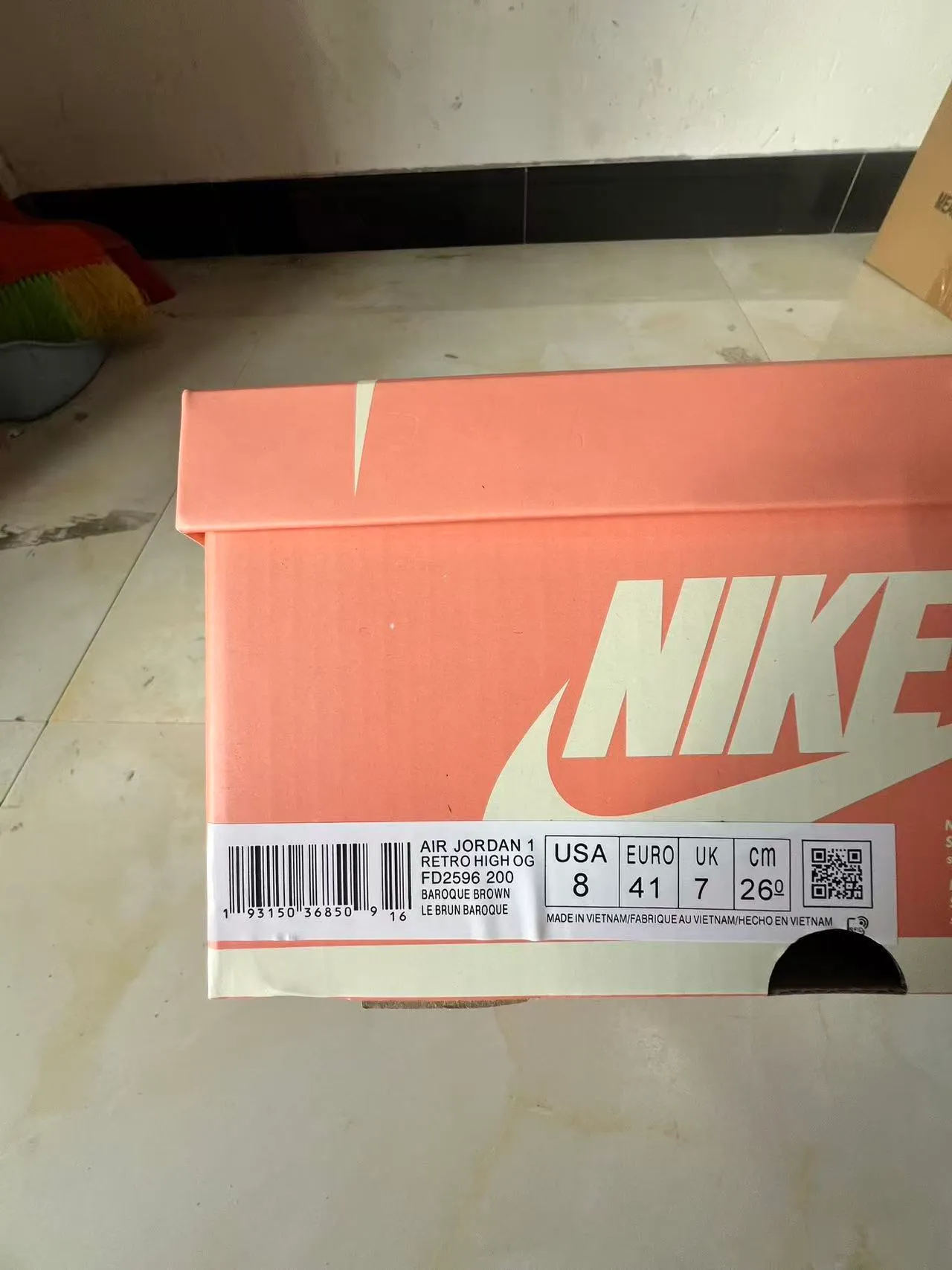 Chaussures de basketball Air Jordan 1 High blanc et noir 10