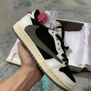 Air Jordan 1 Low Blanco Negro Oliva Sneakers Lifestyle