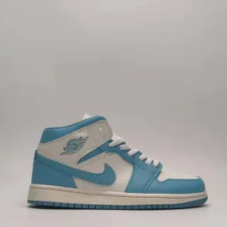 Air Jordan 1 Mid 浅蓝白色篮球鞋