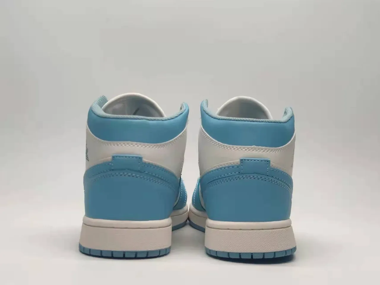 Air Jordan 1 Mid Light Blue and White Basketball Shoes 4