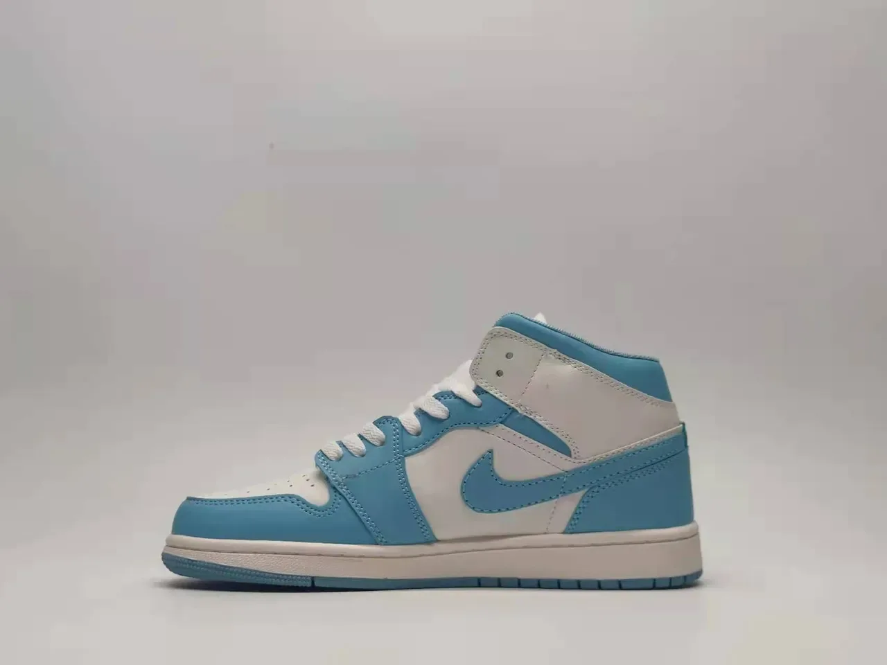 Air Jordan 1 Mid Light Blue and White Basketball Shoes 5