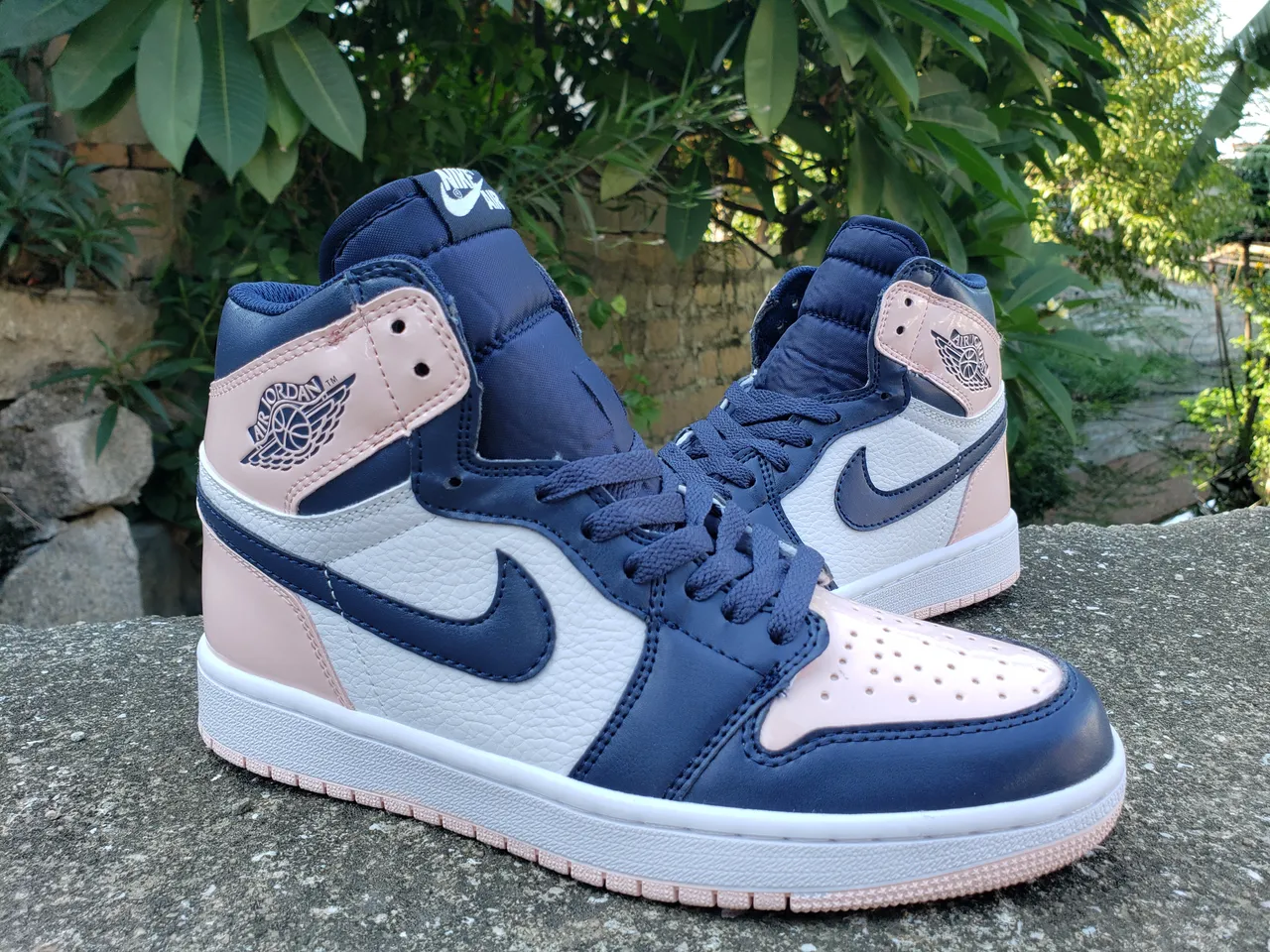 Air Jordan 1 नेवी और पिंक लेदर हाई-टॉप बास्केटबॉल शूज़ 3