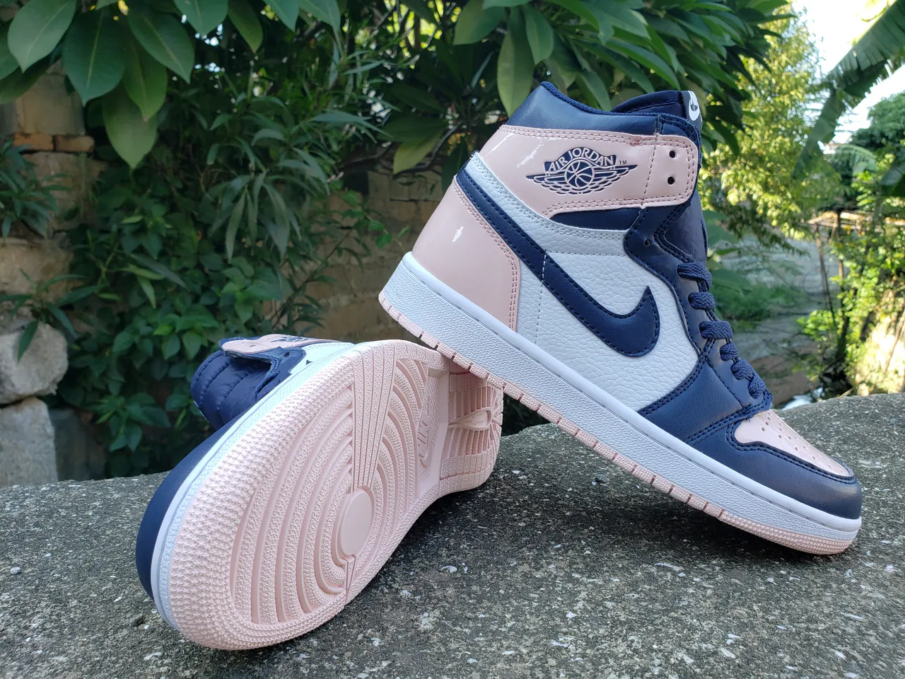 Air Jordan 1 नेवी और पिंक लेदर हाई-टॉप बास्केटबॉल शूज़ 4