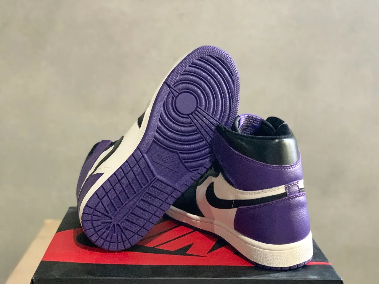 Air Jordan 1 zapatillas de baloncesto de caña alta en cuero morado y negro 2