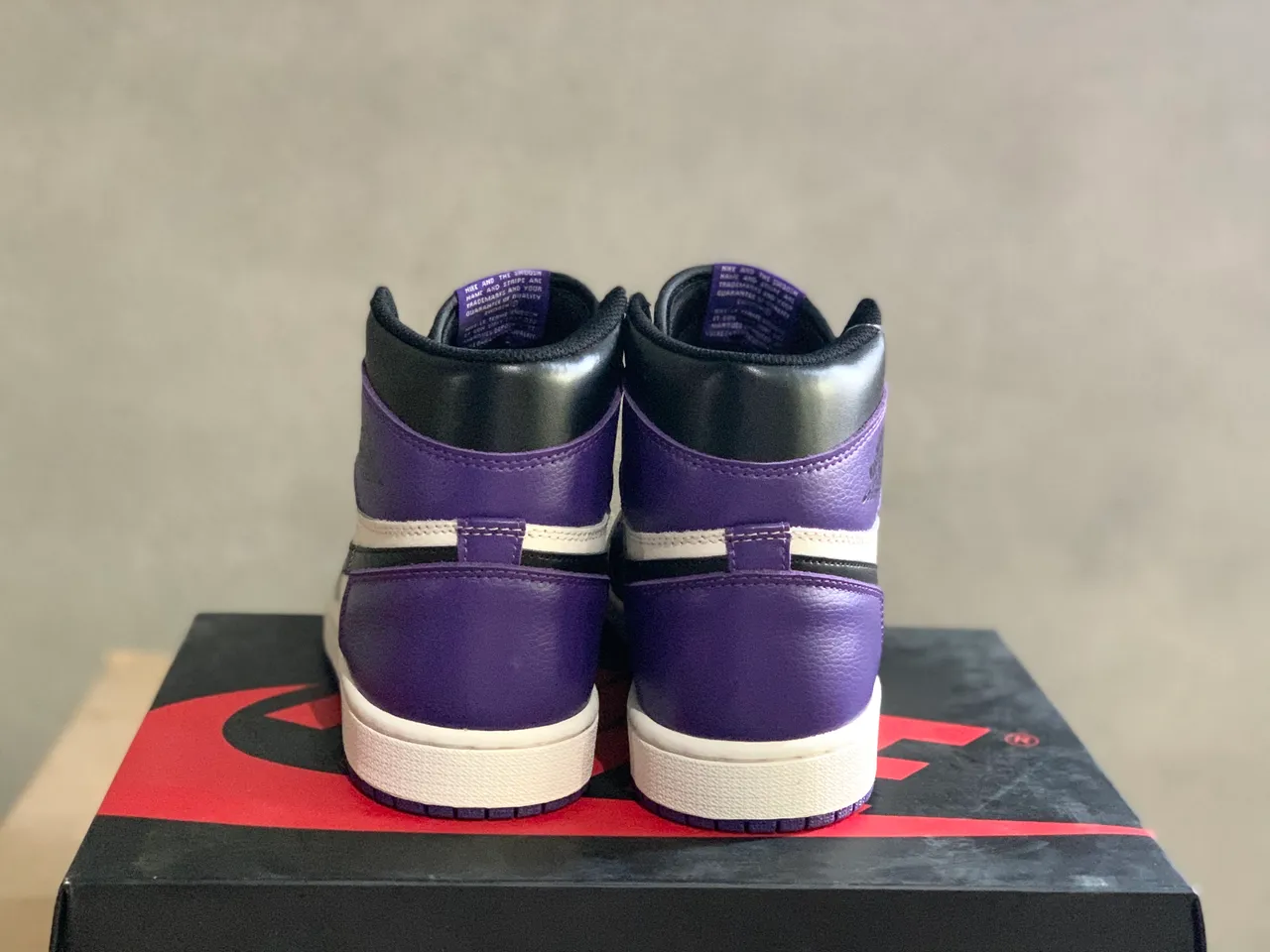 Air Jordan 1 zapatillas de baloncesto de caña alta en cuero morado y negro 3