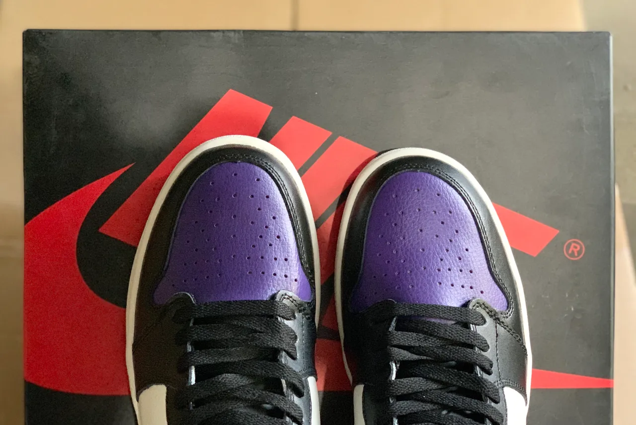 Air Jordan 1 zapatillas de baloncesto de caña alta en cuero morado y negro 4