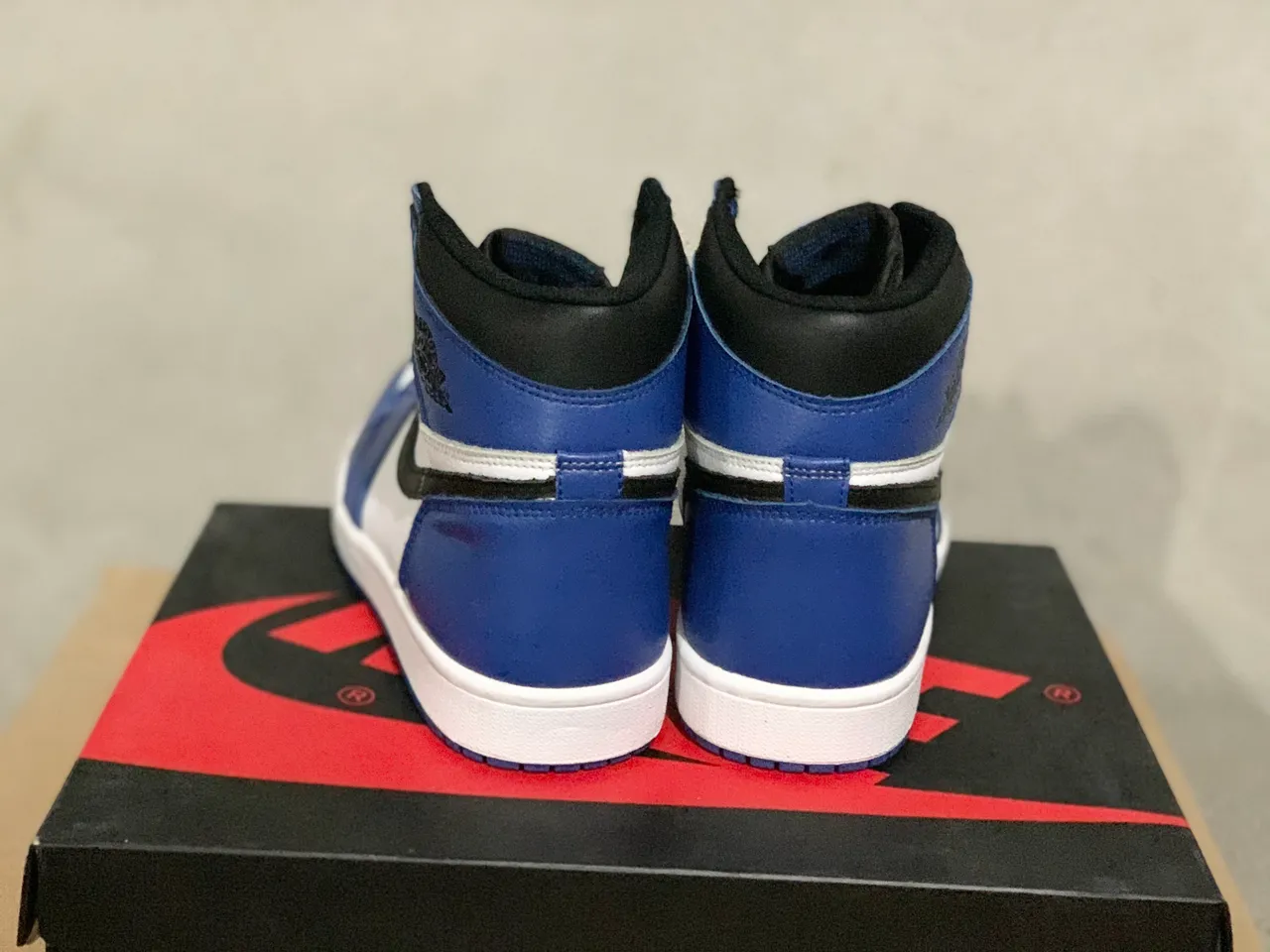 Tênis de basquete Air Jordan 1 azul royal branco preto 3