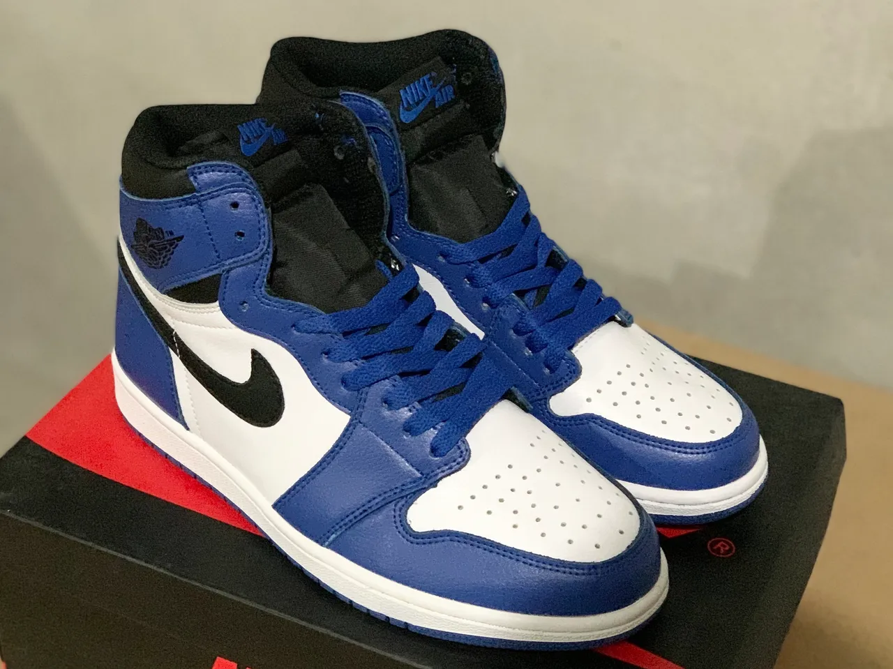 Tênis de basquete Air Jordan 1 azul royal branco preto 4
