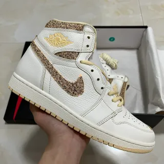 Air Jordan 1 白金高帮皮革篮球鞋