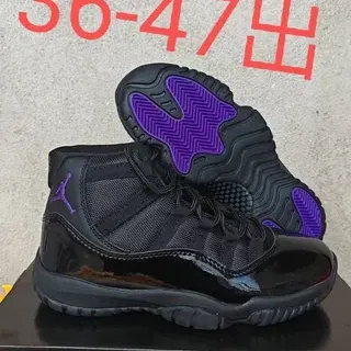 Zapatillas de baloncesto Air Jordan 11 negro y morado