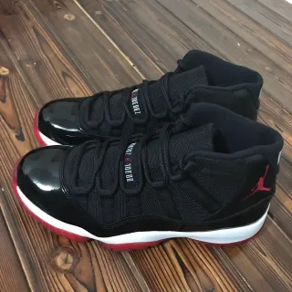 Air Jordan 11 Preto e Vermelho Couro Patentado Tênis de Basquete