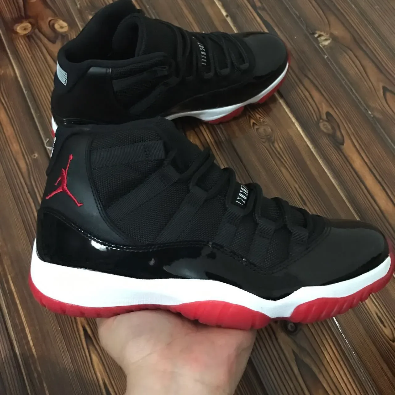 Air Jordan 11 أسود أحمر جلد لامع أحذية كرة السلة 2