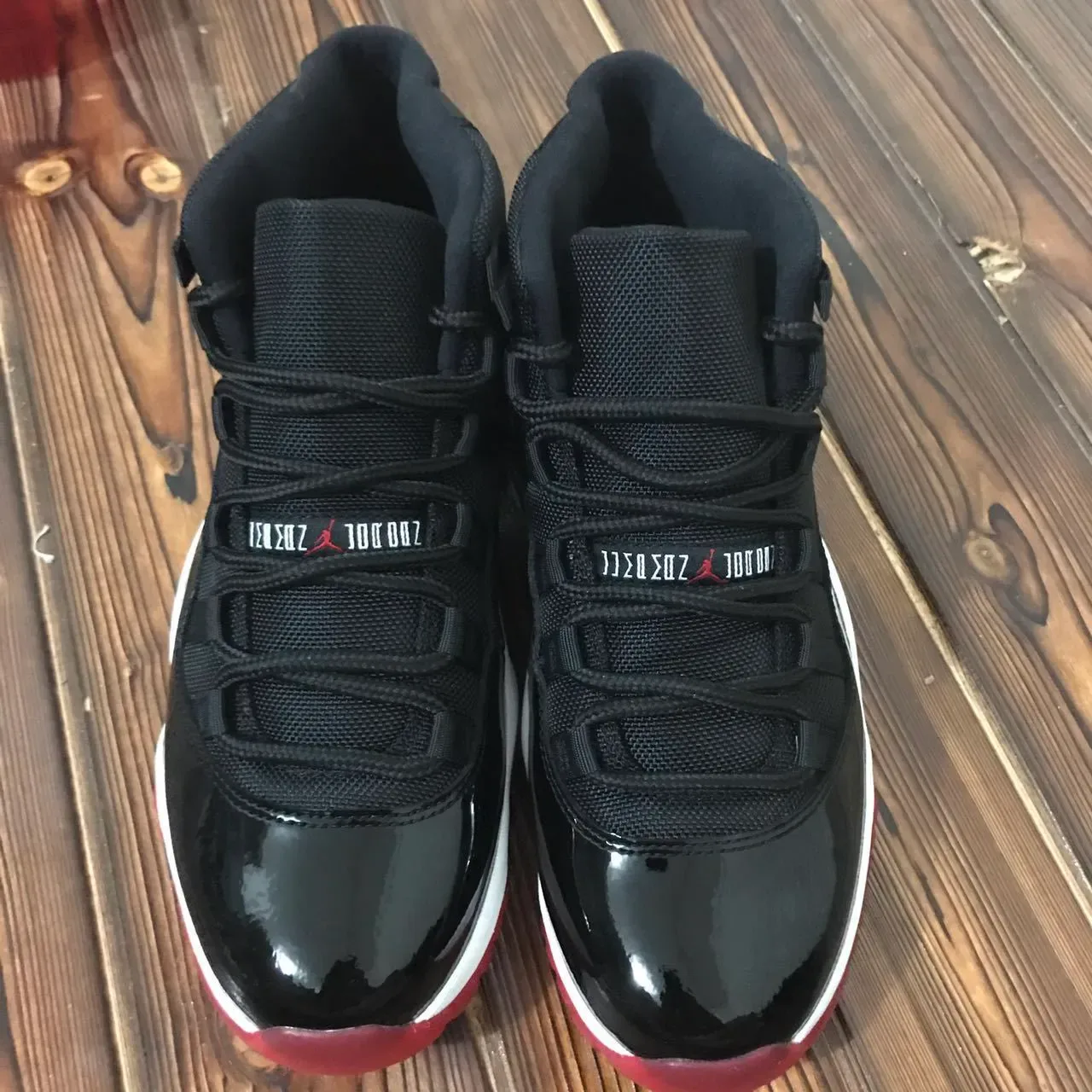 Air Jordan 11 أسود أحمر جلد لامع أحذية كرة السلة 3