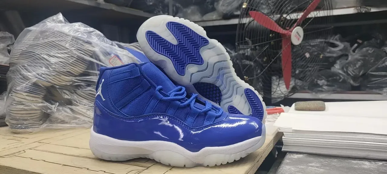 Air Jordan 11 Royal Blue Chaussures de Basketball Cuir Patenté 2
