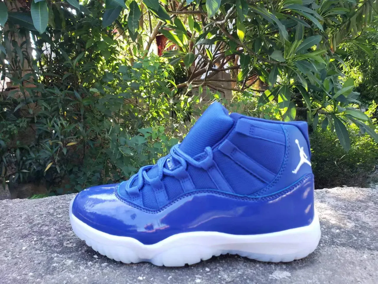 Air Jordan 11 Royal Blue Chaussures de Basketball Cuir Patenté 4