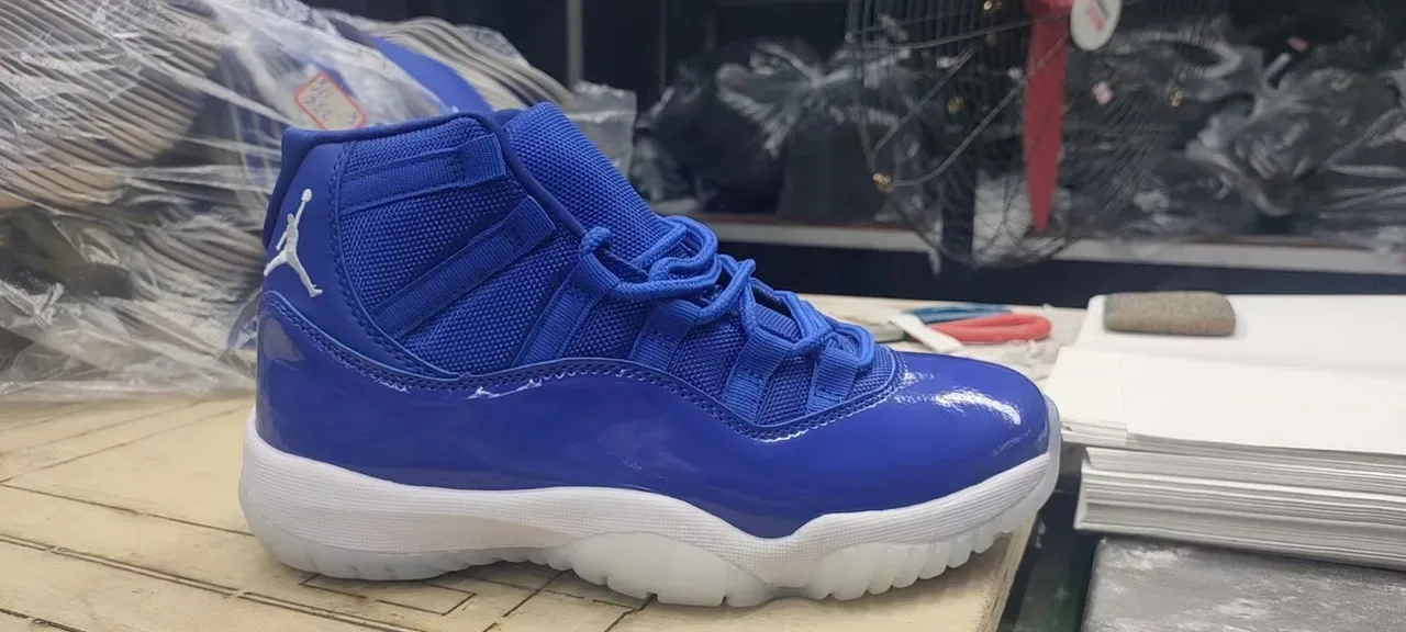 Air Jordan 11 Royal Blue Chaussures de Basketball Cuir Patenté 5