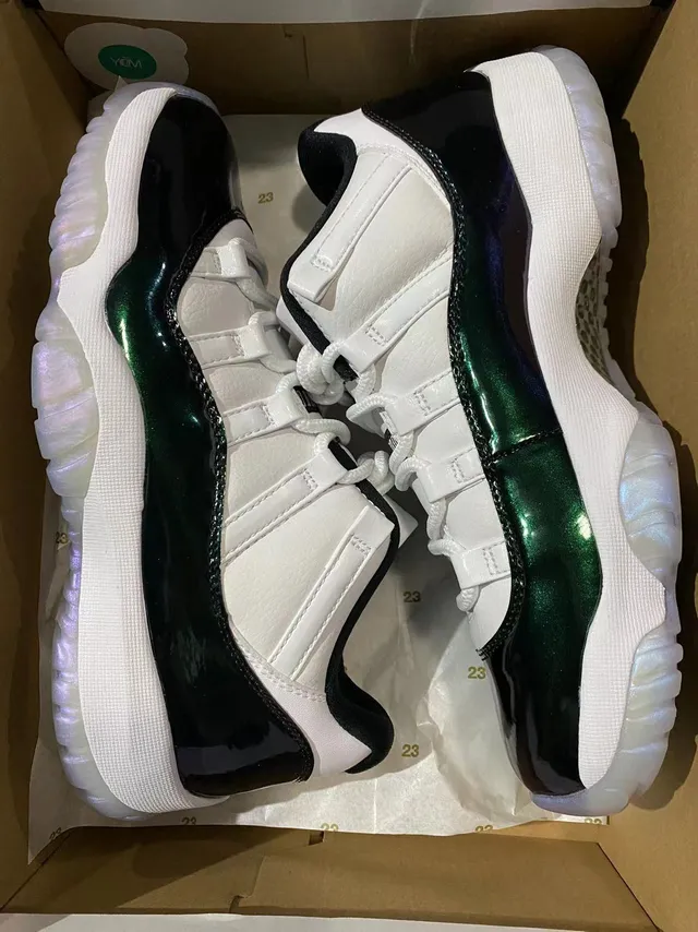 حذاء كرة السلة Air Jordan 11 أبيض وأسود قزحي 8
