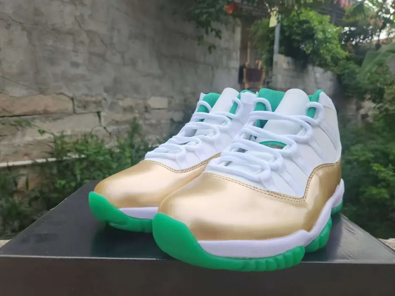 Air Jordan 11 Chaussures de Basketball Blanc Doré Vert 4