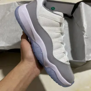 Air Jordan 11 Zapatos de Baloncesto Blancos y Grises Suela Translucida