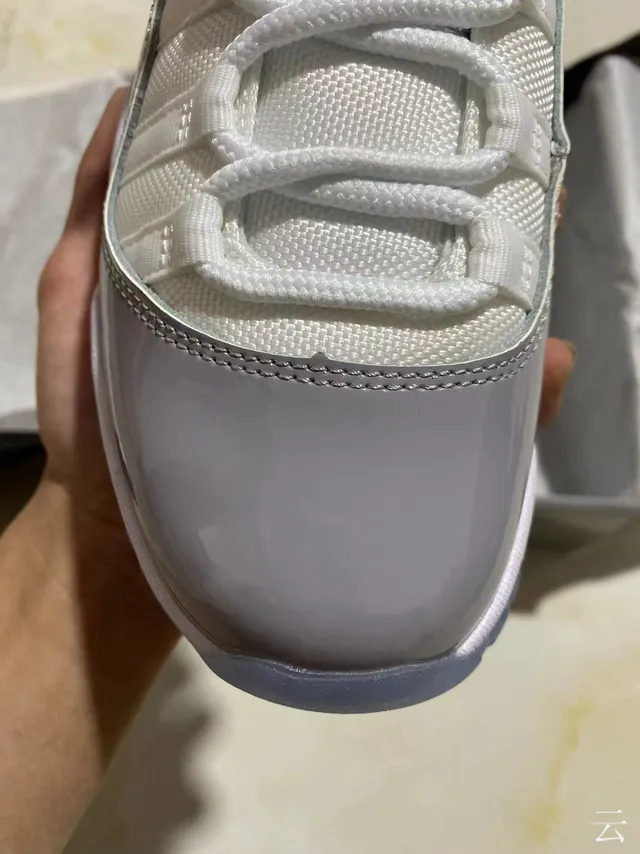 Air Jordan 11 Chaussures de Basketball Blanc Gris Semelle Translucide 3