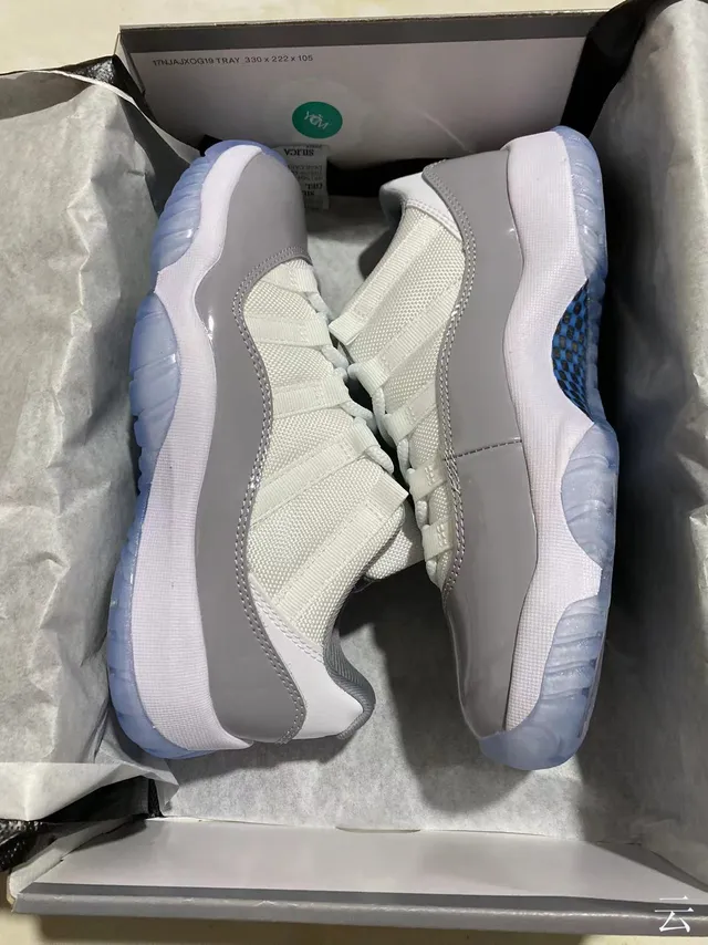 Air Jordan 11 Chaussures de Basketball Blanc Gris Semelle Translucide 7