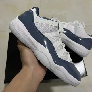 Air Jordan 11 白色海军蓝漆皮篮球鞋