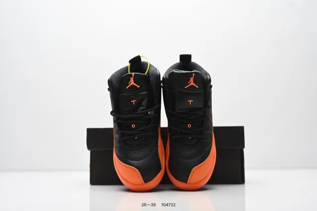 Air Jordan 12 काले और नारंगी बच्चों के बास्केटबॉल जूते 12